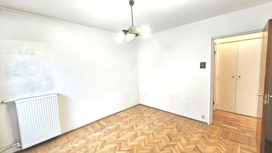Apartament cu 3 camere semidecomandat în Titan