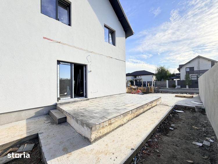 Casă cu 4 camere cu Teren 260 Mp în Glina