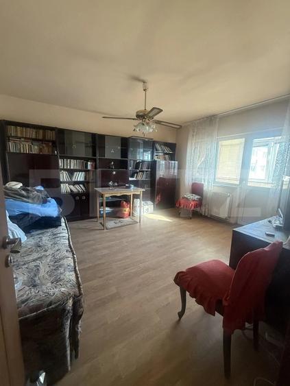 Apartament cu 3 camere decomandat în Micro 6