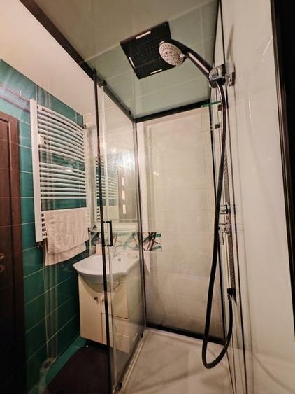 Apartament cu 3 camere semidecomandat, mobilat în Berceni