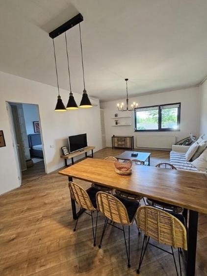 Apartament cu 2 camere decomandat, mobilat în Central