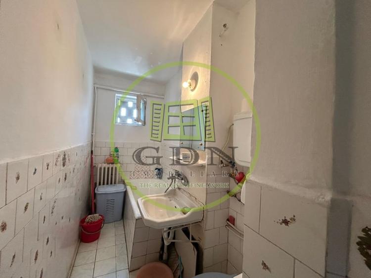 Apartament cu 2 camere semidecomandat, mobilat în Craiovița Nouă