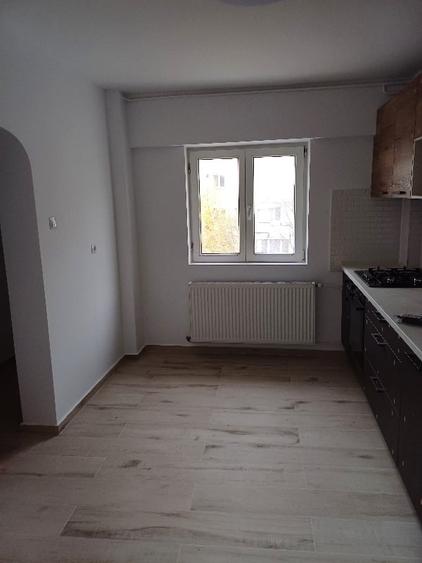 Apartament cu 4 camere decomandat în Dorobanți