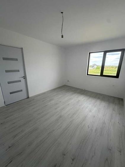 Casă cu 3 camere decomandat în Central