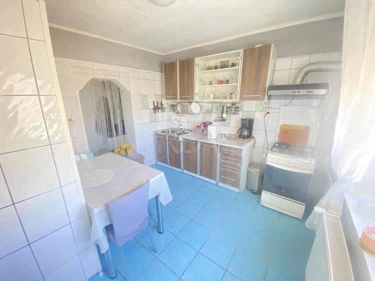 Apartament cu 3 camere decomandat, mobilat în Rahova