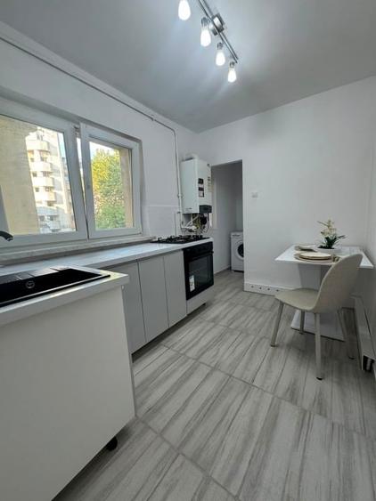 Apartament cu 2 camere decomandat, mobilat în Ultracentral