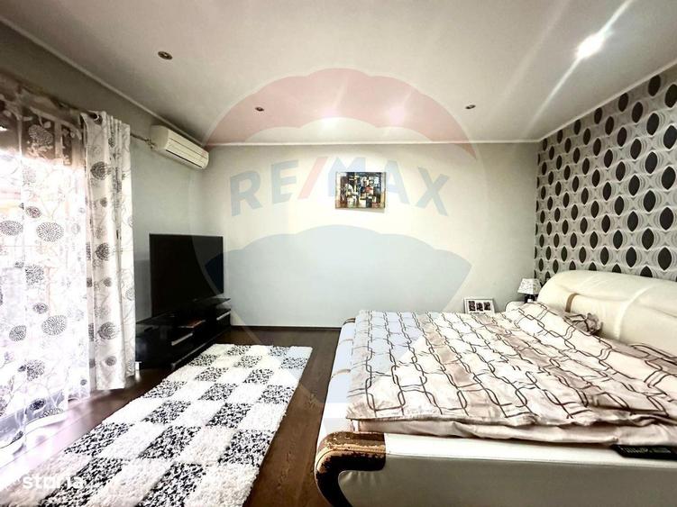 Casă cu 6 camere cu Teren 360 Mp în Andronache