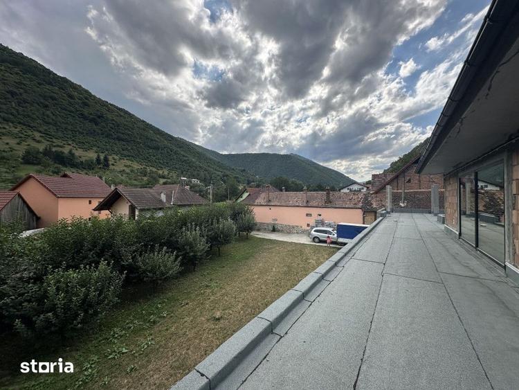 Casă cu 7 camere cu Teren 2666 Mp în Gura Râului