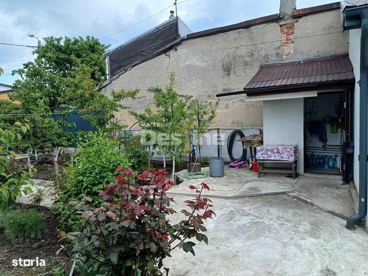 Casă cu 3 camere cu Teren 340 Mp în 16 Februarie