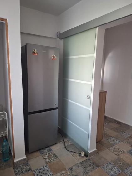 Apartament cu 2 camere semidecomandat în Berceni