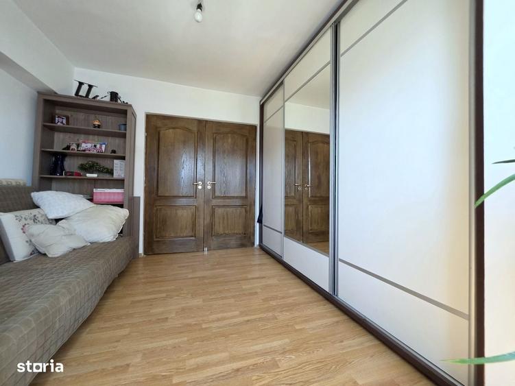 Apartament cu 4 camere decomandat în Vitan