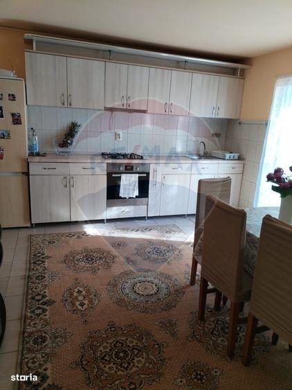 Casă cu 4 camere în Valea Hotarului