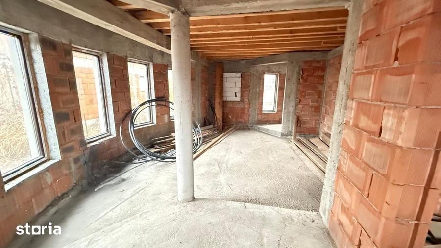Casă cu 6 camere cu Teren 770 Mp în Câmpineanca