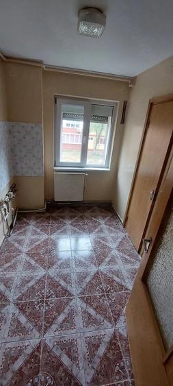 Apartament cu 3 camere semidecomandat în Govândari