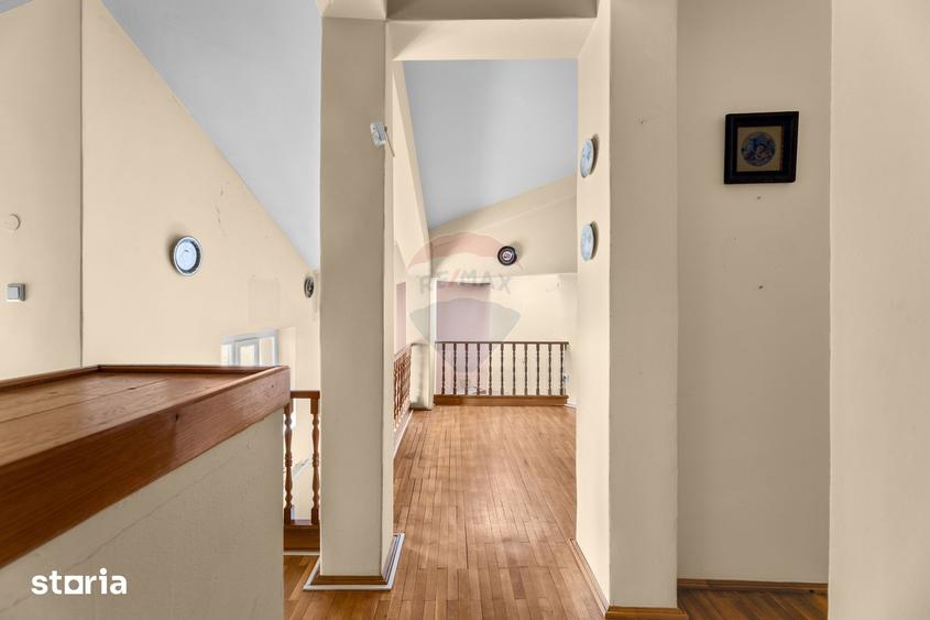 Casă cu 3 camere cu Teren 320 Mp în Central