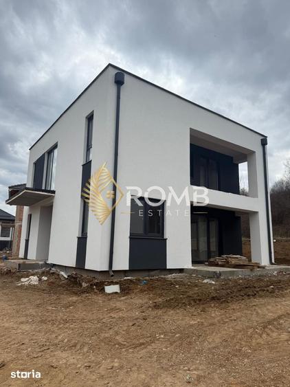 Casă cu 5 camere decomandat cu Teren 420 Mp în Florești