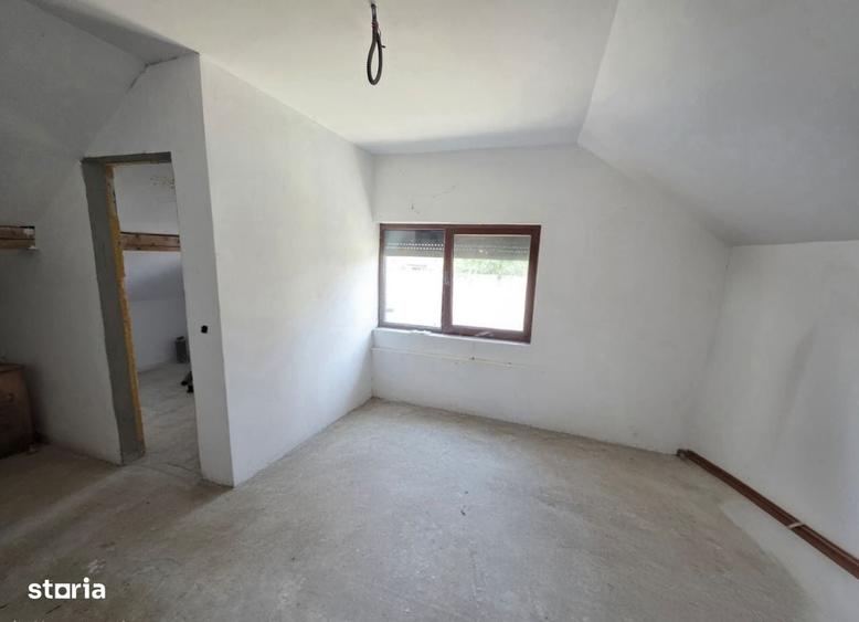 Casă cu 4 camere cu Teren 1836 Mp în Dudeștii Noi