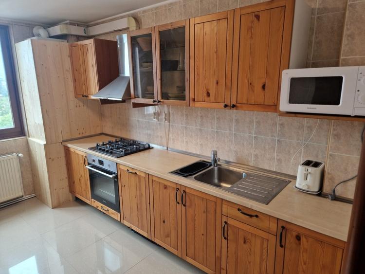 Apartament cu 3 camere semidecomandat, mobilat în Aviatorilor