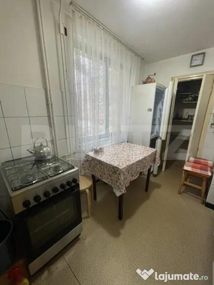 Apartament cu 3 camere semidecomandat în Central