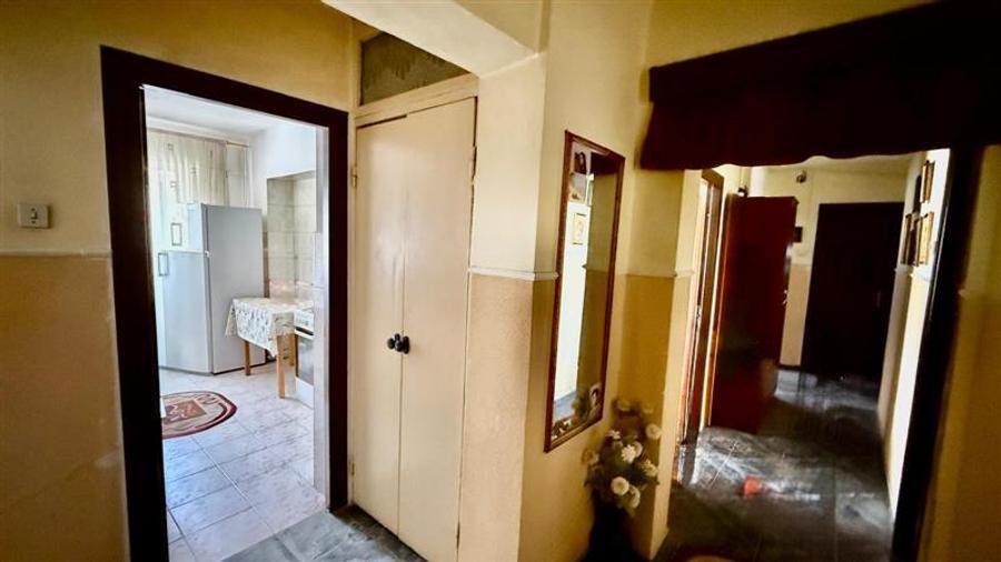 Apartament cu 4 camere decomandat în Dacia