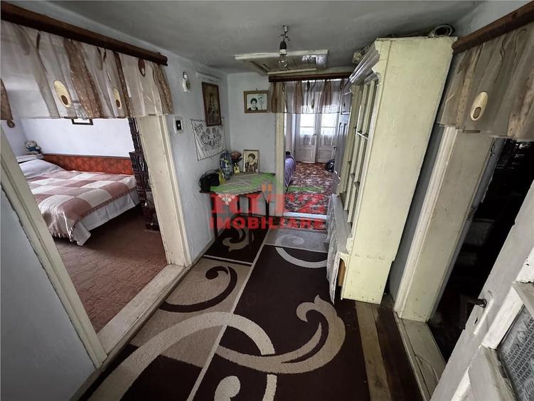 Casă cu 4 camere cu Teren 2437 Mp în Osica de Sus