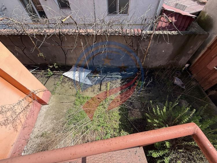Casă individuală cu 8 camere cu Canalizare în 1 Mai