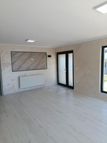 Casă cu 2 camere în Drăguțești