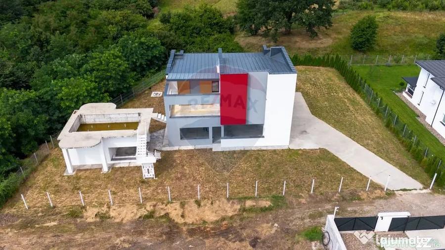 Casă cu 5 camere cu Teren 1600 Mp în Bistrița