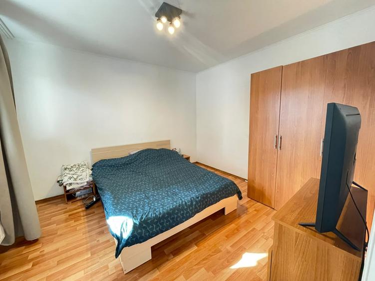 Apartament cu 3 camere nedecomandat, mobilat în Podu Roș