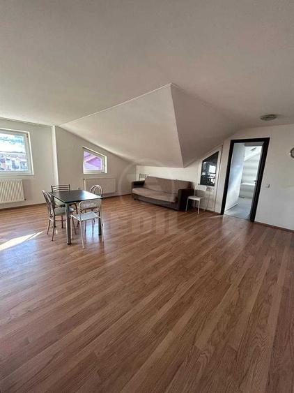 Apartament cu 3 camere semidecomandat, mobilat în Florești