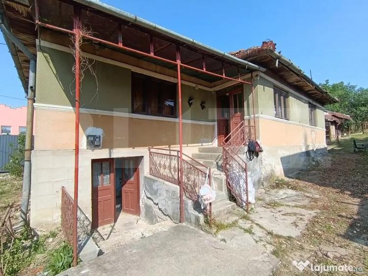 Casă cu 2 camere cu Teren 3350 Mp în Central
