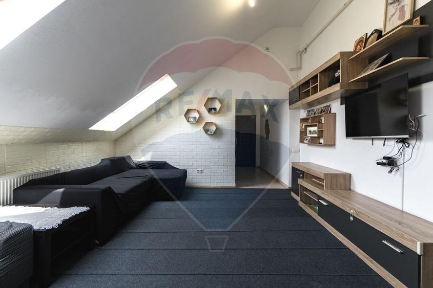 Apartament cu 3 camere decomandat, mobilat în Sânpetru