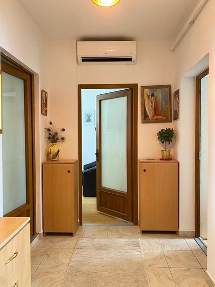 Apartament cu 2 camere decomandat în Central