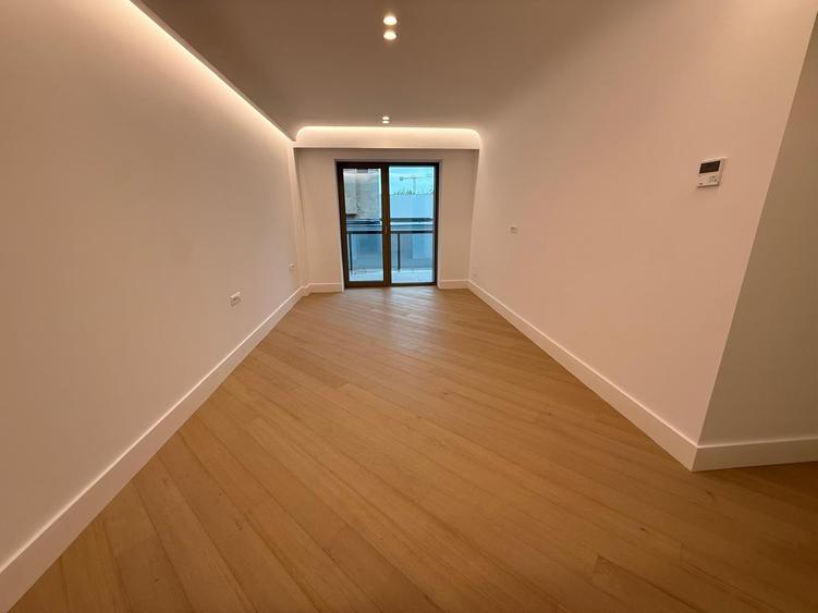 Apartament cu 3 camere în Iancu Nicolae