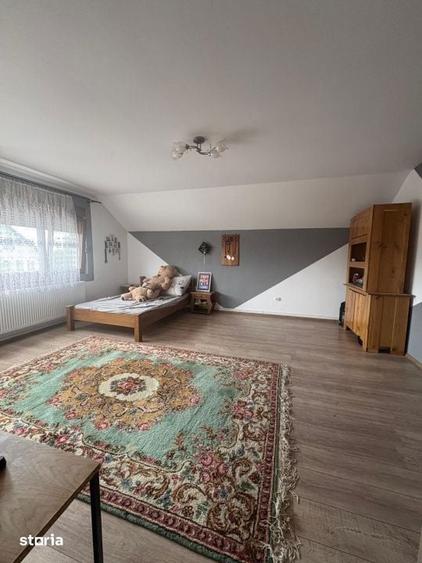 Casă cu 6 camere cu Teren 486 Mp în Recea