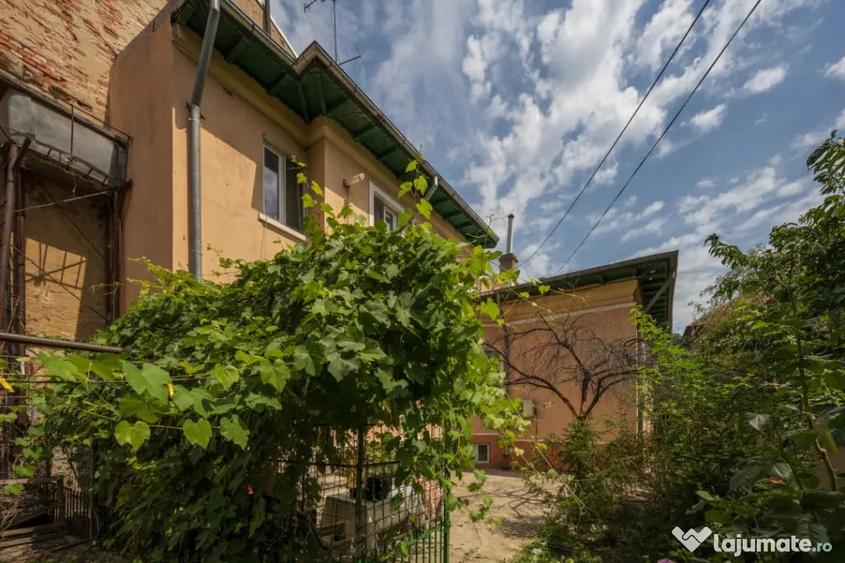 Casă cu 7 camere cu Teren 459 Mp în Ferdinand