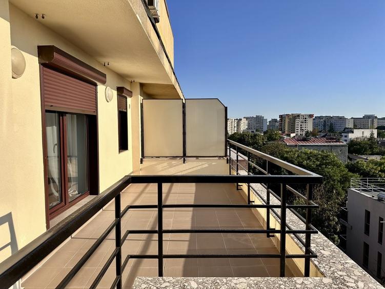 Apartament cu 4 camere semidecomandat, mobilat în Decebal