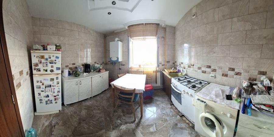 Apartament cu 4 camere decomandat în Central