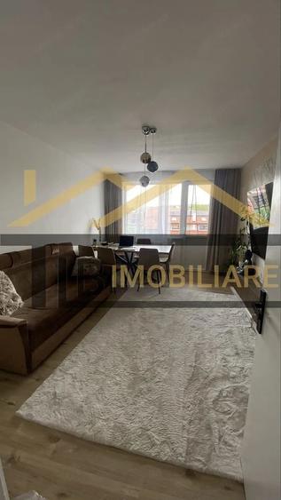 Apartament cu 3 camere semidecomandat în Semicentral