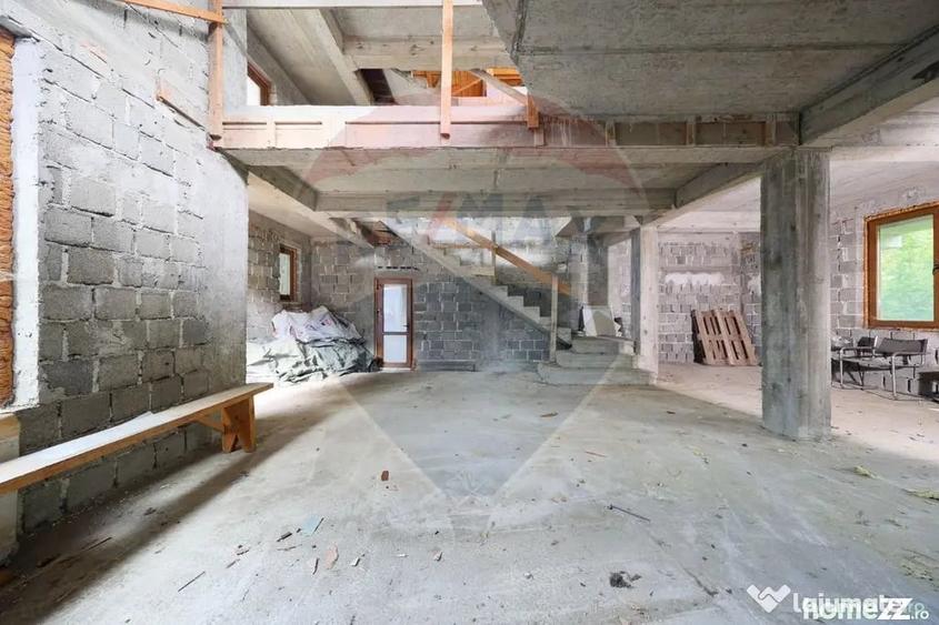 Casă cu 7 camere cu Teren 470 Mp în Gemenii