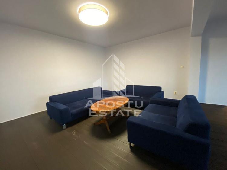 Apartament cu 4 camere decomandat, mobilat în Central