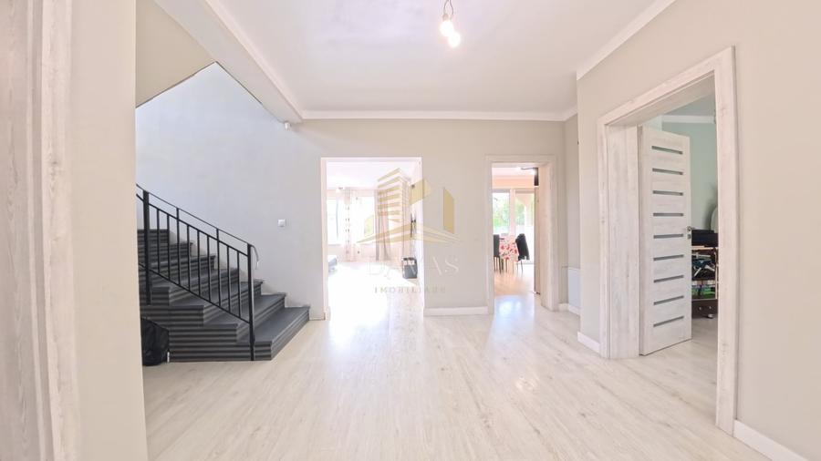 Casă individuală cu 5 camere cu Canalizare în Iris