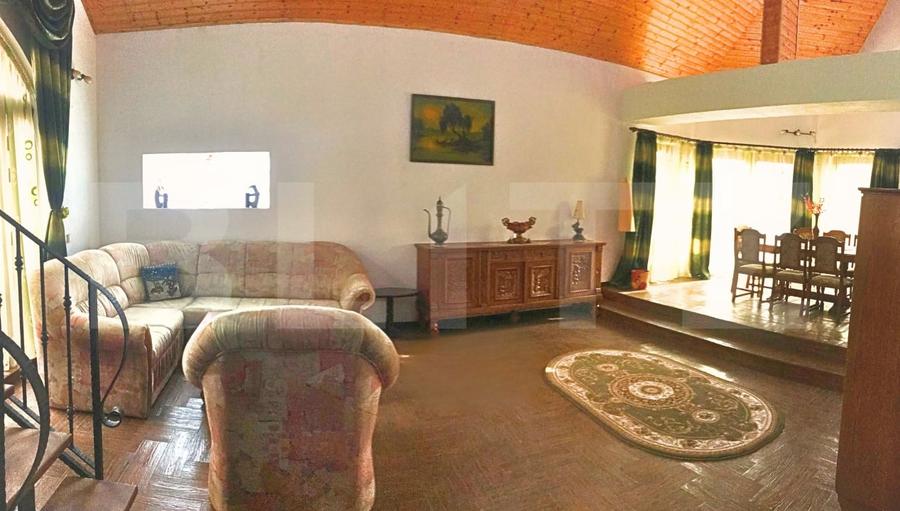 Casă individuală cu 8 camere cu Teren 1038 Mp în Lucieni