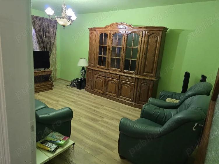 Apartament cu 3 camere decomandat în Exterior Vest