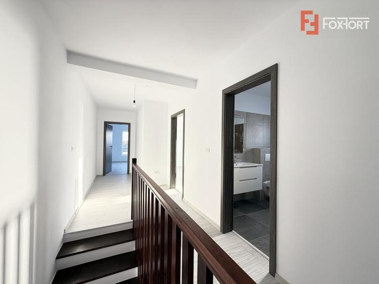 Duplex cu 4 camere cu Canalizare în Săcălaz