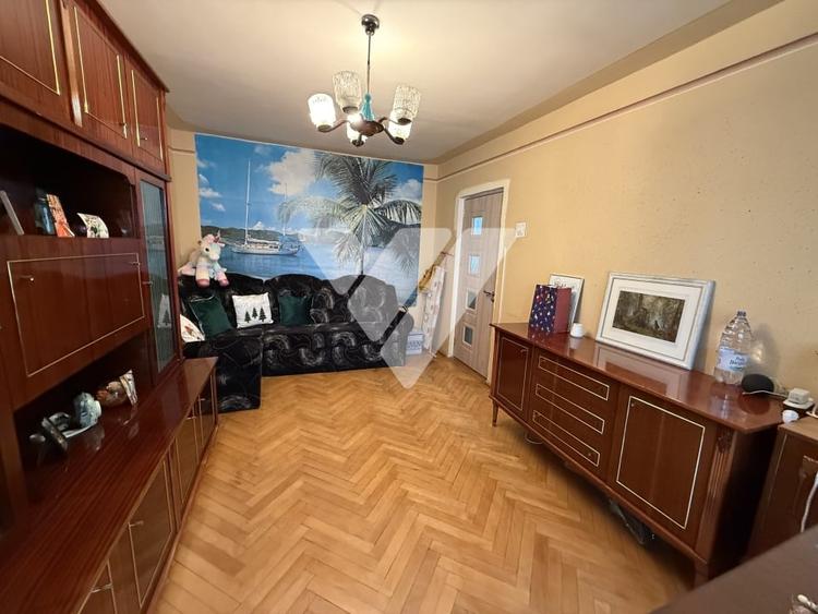 Apartament cu 3 camere decomandat, mobilat în Valea Aurie