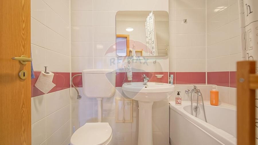 Apartament cu 3 camere decomandat, mobilat în Tractorul