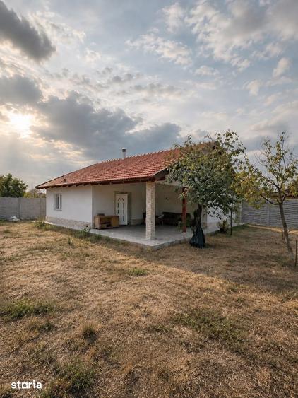 Casă cu 2 camere cu Teren 1100 Mp în Nojorid
