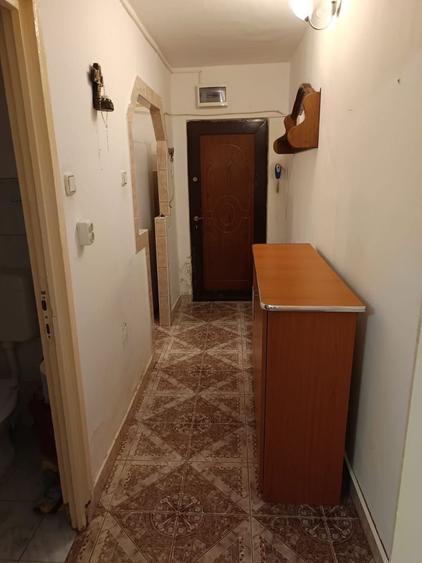Inchiriez apartament 2 camere la parter zona garii marghita - 1