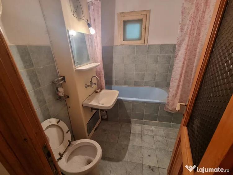 Apartament cu 3 camere decomandat în Ștefan cel Mare